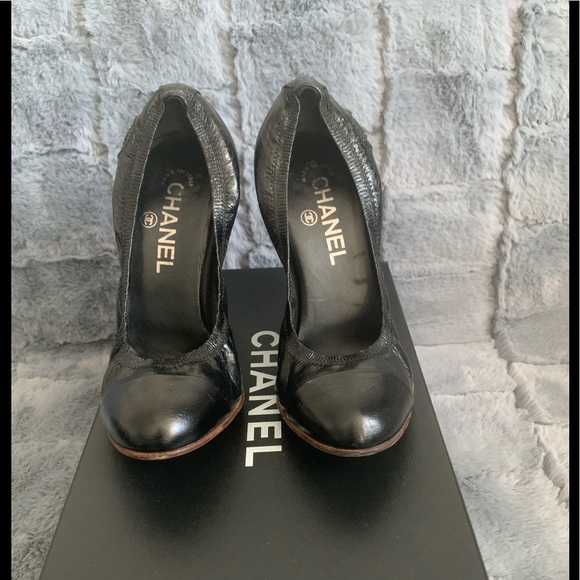 CHANEL Stretch Lambskin Leather Pumps - Picture 1 of 8